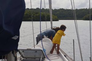 bambini in barca: cosa fanno tutto il giorno
